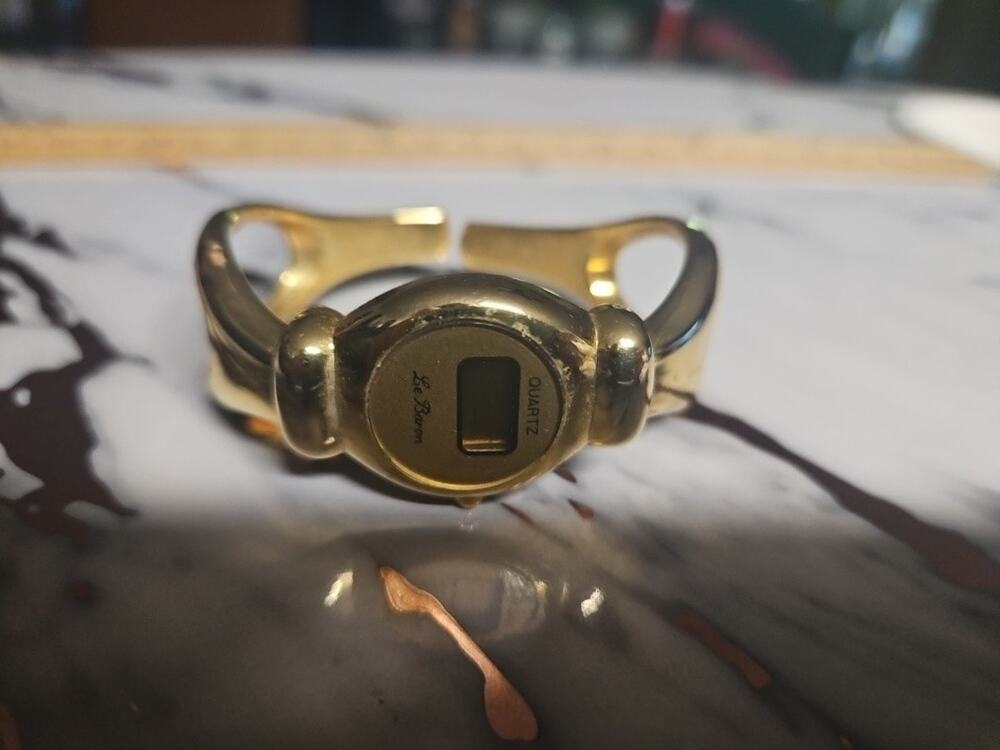 Le Baron Digital Watch Month Date Womens 22mm Case Bangle Band Requires Battery